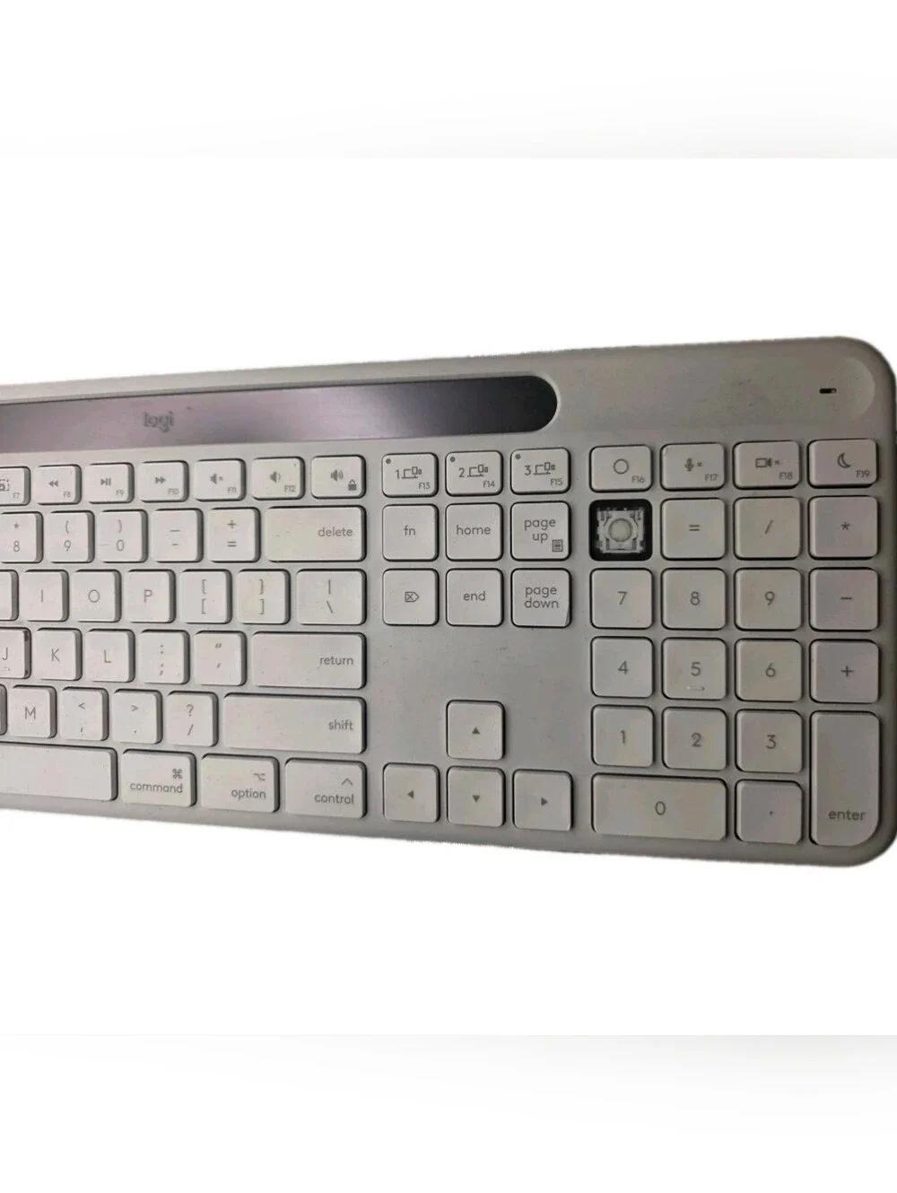 Logitech Signature Slim Solar+ Wireless Keyboard K980 for Mac - White/Grey Read